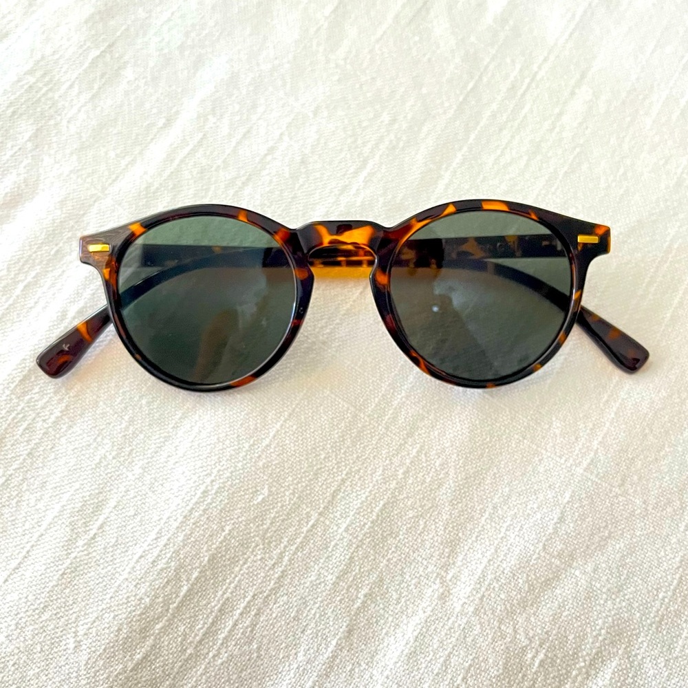 Tortoiseshell Round Women’s Sunglasses - Classic Brown